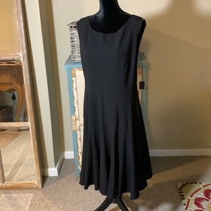 Ellen Tracy Black Sleeveless Dress With Tulip Bottom. Size 14